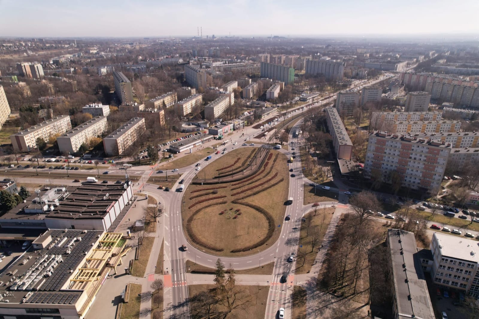 Bieńczyce z lotu ptaka — rondo i zabudowa osiedlowa